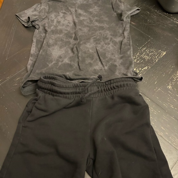 2 for $10 sale! H&M Black and Blue Shirt Set - Picture 4 of 13